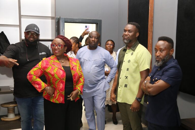 Minister for Tourism, Culture and Creative Arts Applauds Joe Mettle’s Creative Arts Studio During Official Visit